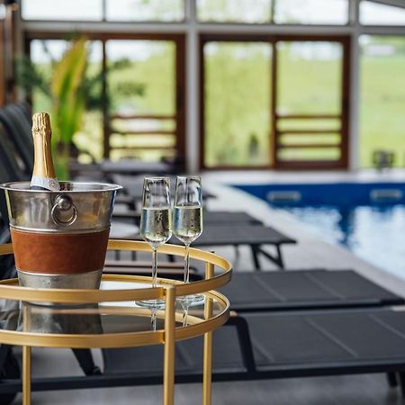 Bed and Breakfast Kotyogo Panzio Lupeni  Экстерьер фото